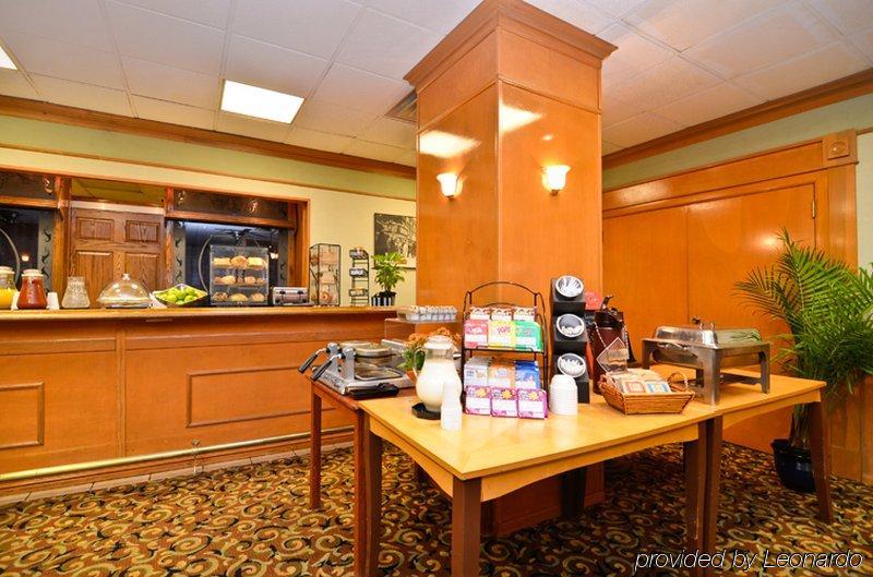 Fairfield Inn & Suites By Marriott Milwaukee Downtown Ресторан фото